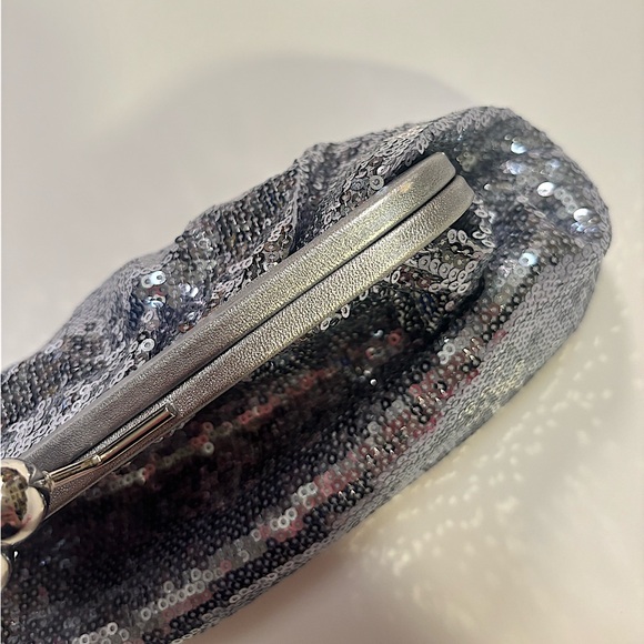 COACH Silver Sequin Wristlet with lavender interior Stunning shine! - Picture 5 of 10